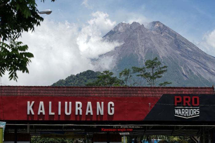 Hari ini Merapi Luncurkan 18 Kali Lava Mengarah ke Barat Daya