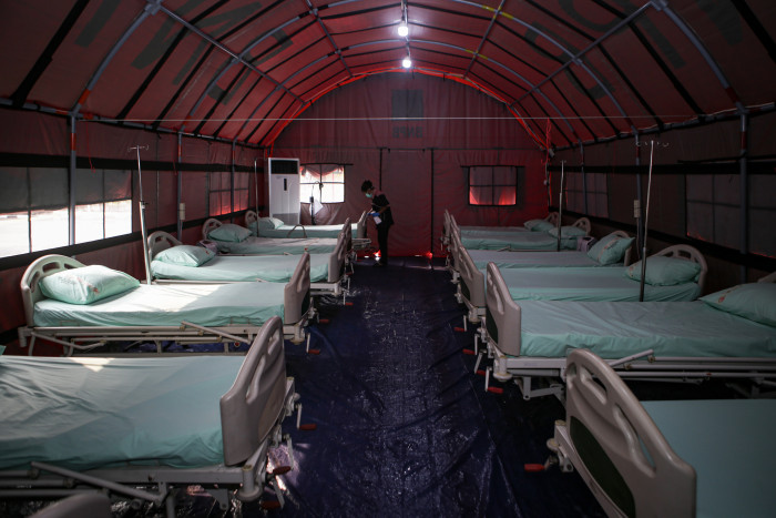 Bantu Rumah Sakit di Jakarta, Kemendikbudristek Salurkan 50 Tenda