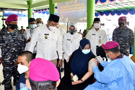 TNI AL Gencar Laksanakan Vaksinasi Gratis untuk Masyarakat Maritim  