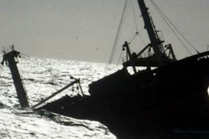 Empat Nelayan Terombang-ambing 11 Jam di Laut Belawan