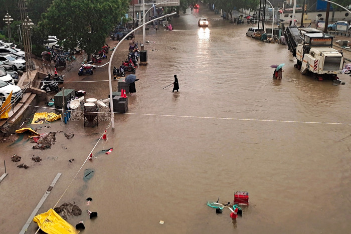 Banjir di Zhengzhou Tiongkok Akibatkan 12 Orang Meninggal