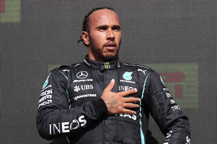 Terkait Tabrakan di Silverstone, Bos Mercedes Bela Hamilton