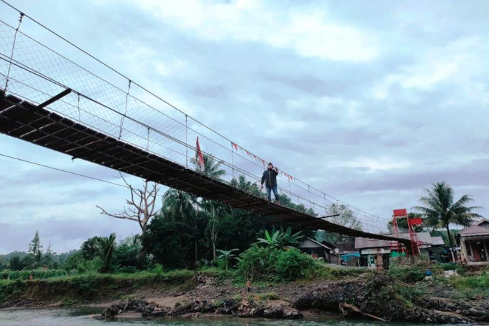Jembatan Gantung ke-128 yang Dibangun VRI di Kalsel Selesai Dibangun