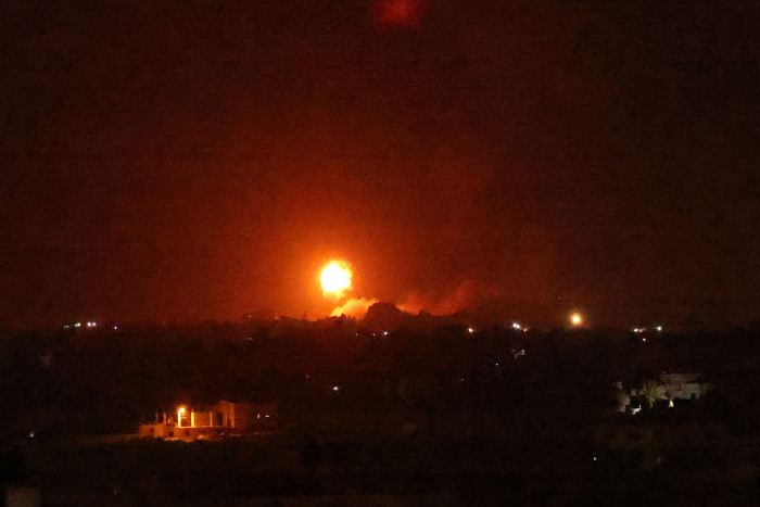 Israel Lancarkan Serangan Udara ke Gaza Balas Balon Pembakar Palestina
