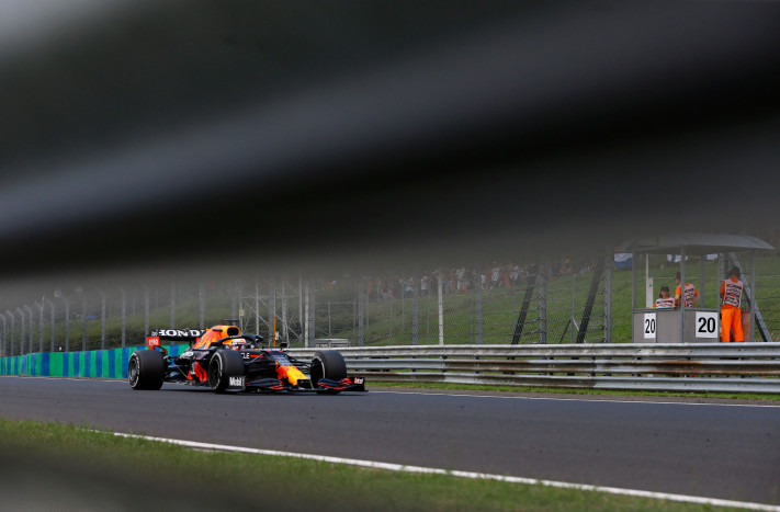 Terlibat Kecelakaan di GP Hongaria, Verstappen Kembali Salahkan Pembalap Mercedes