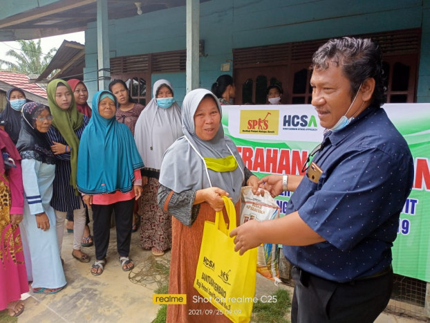 SPKS Bagikan Sembako ke Petani Kelapa Sawit Berlahan Kecil di 13 Kabupaten 