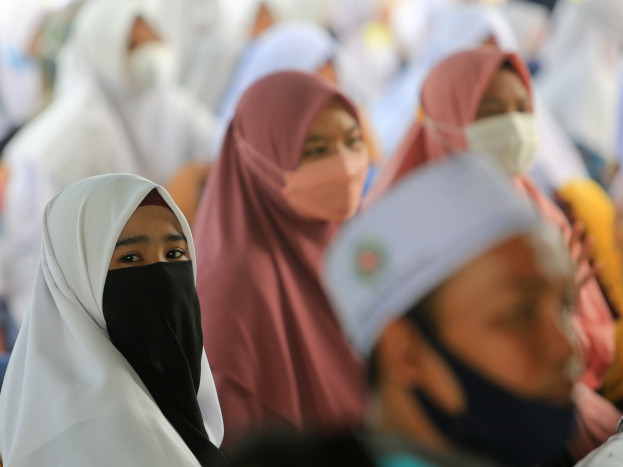 Aceh Barat Bagikan Masker kepada Warga untuk Tekan Covid-19