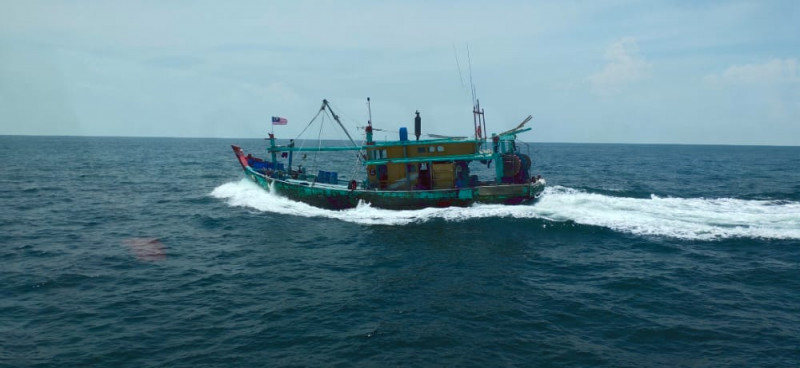 Terkait Illegal Fishing, KKP Tangkap Kapal Malaysia yang Berisikan WNI