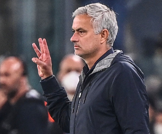 Salam Tiga Jari Mourinho Bikin Fan Juventus Keki