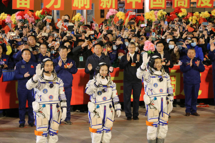 Tiongkok Kirimkan Astronaut ke Stasiun Luar Angkasa Tiangong