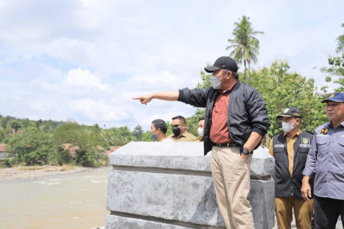Gubernur Sumsel Tinjau Lokasi Banjir Bandang Di OKU