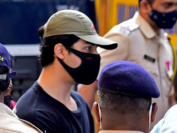 Putra Shah Rukh Khan, Aryan Khan Ditangkap karena Narkoba