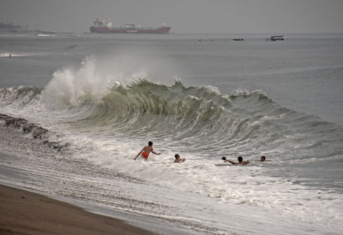 BMKG Peringatkan Gelombang Tinggi Hingga 4 Meter di Laut Natuna Utara