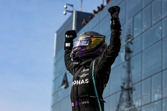 Menang di GP Brasil, Hamilton Pangkas Jarak dari Verstappen