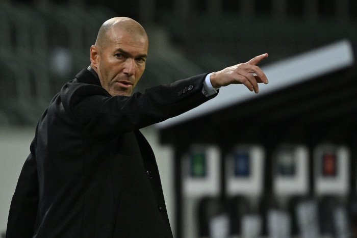 Lagi, Zidane Tolak Tukangi Manchester United
