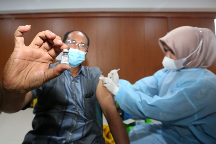 Capaian Vaksinasi Dosis Pertama di Cirebon Tembus 100 Persen