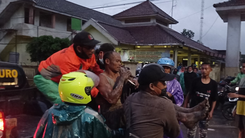 Kepala BNPB Pastikan Penanganan Darurat Erupsi Gunung Semeru Terkendali