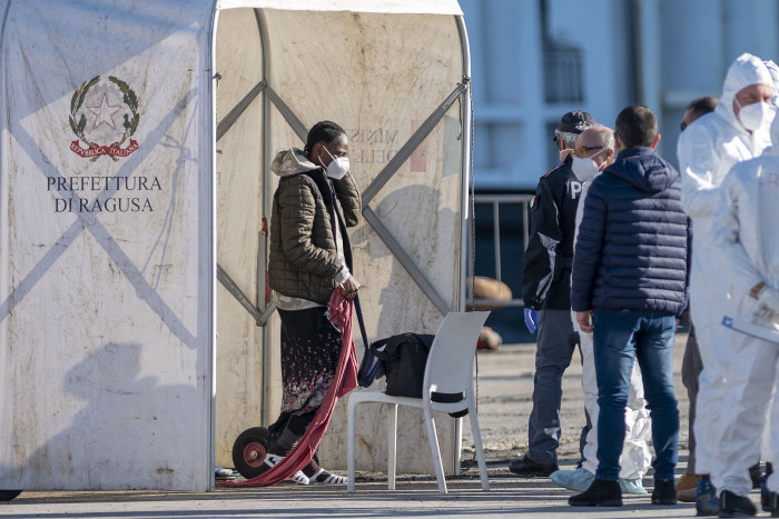 Lebih dari 28.000 Migran Seberangi Selat Prancis-Inggris Selama 2021
