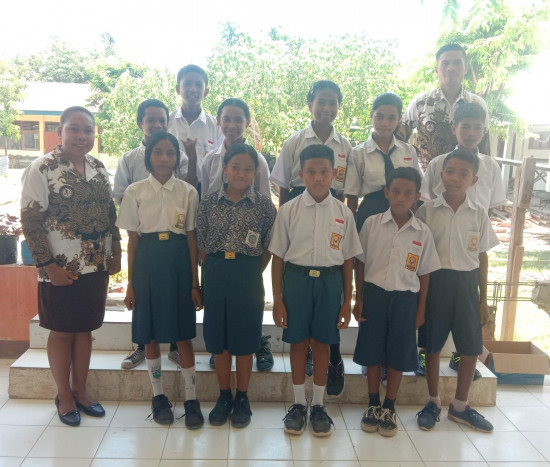 Asetku dan Runcing Foundation Salurkan Beasiswa di NTB, NTT, dan Papua