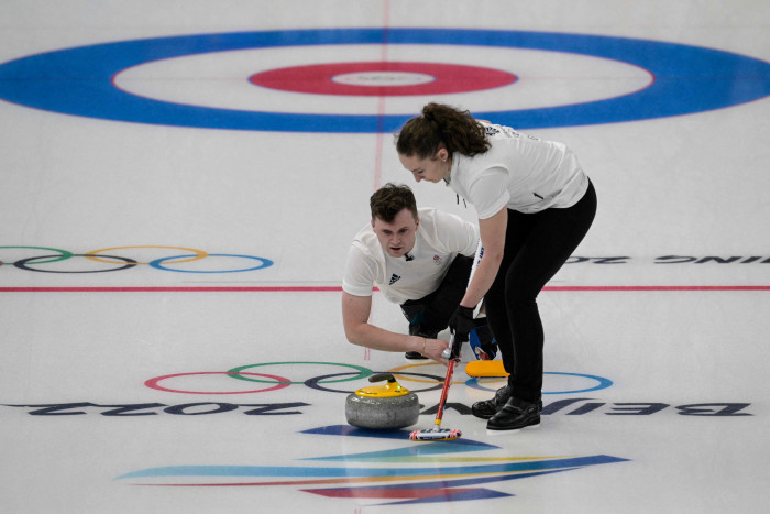 Jelang Pembukaan Olimpiade Beijing 2022, Curling Sudah Dimulai