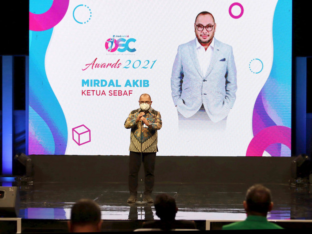 Mirdal Akib Raih Penghargaan Indonesia Best CEO 2021 dari SWA