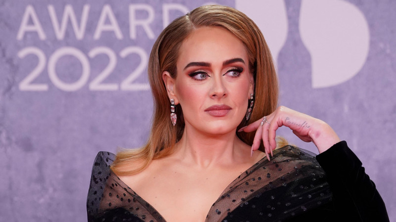 Adele Raih 3 Penghargaan dari Brit Awards
