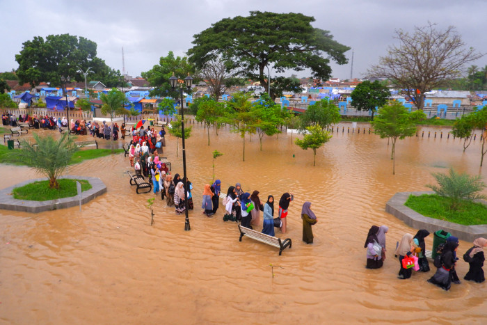 DPR dan Kemensos Kirim Bantuan Korban Banjir di Serang, Banten
