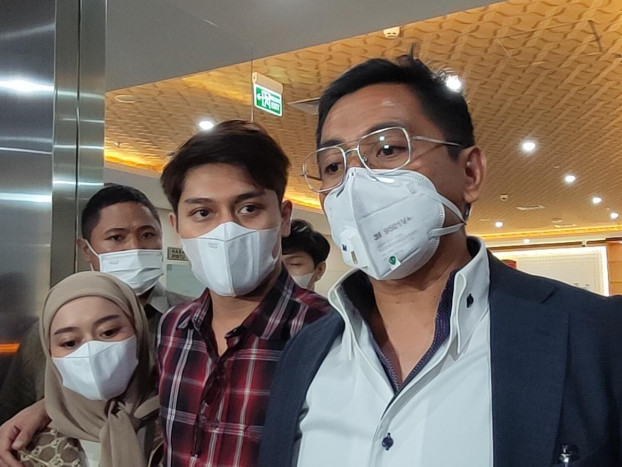 Rizky Billar Serahkan Uang Doni Salmanan Rp10 Juta ke Polisi