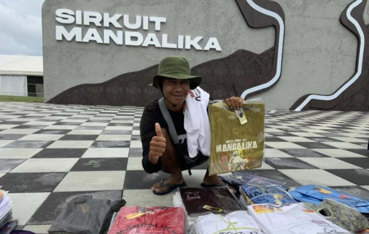 Ada Balapan MotoGP, Kaos Welcome to Mandalika Laris Manis