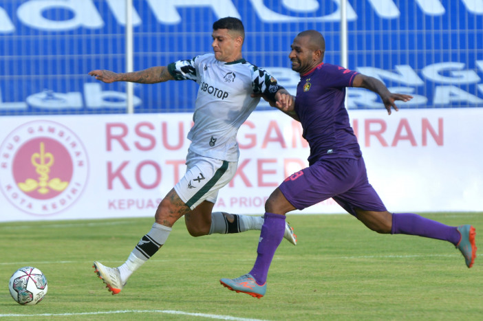 Ciro Alves Resmi Berseragam Persib Bandung