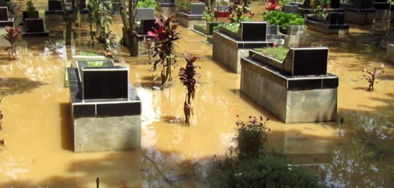 Banjir Rendam Ribuan Makam di TPU Tubagus Anom Bandung