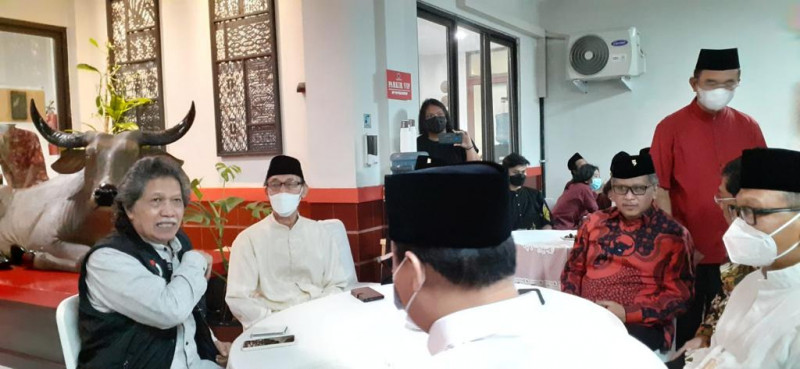 Cak Nun Hadiri Bukber PDIP Atas Undangan Langsung Megawati