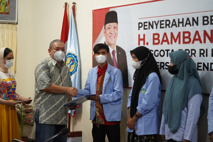 HBK Peduli Bagikan 5.000 Paket Sajadah dan Sarung di Lombok
