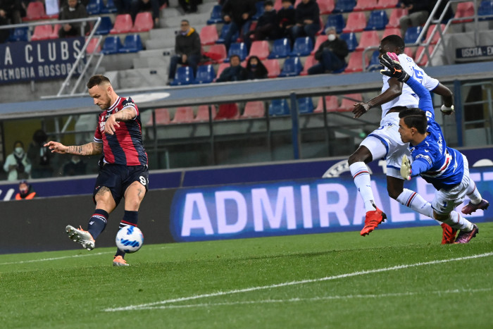 Dua Gol Arnautovic Antar Bologna Kalahkan Sampdoria
