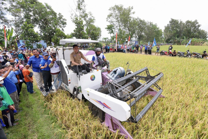 Saat Kunjungan ke Ponorogo, Ibas Menerima Aspirasi Para Petani 