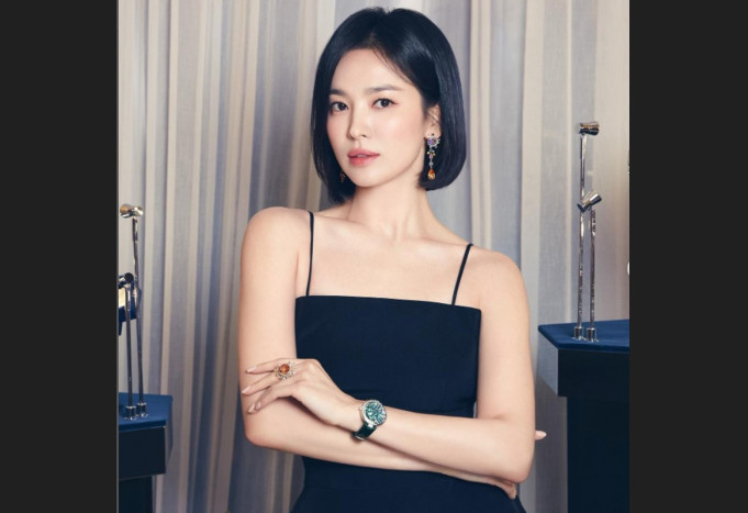 Jung Kyung Ho Kirim Truk Kopi ke Lokasi Drama Terbaru Song Hye Kyo