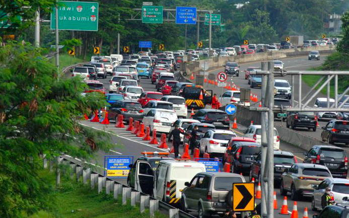 Puncak Macet, Dilakukan Buka Tutup Jalan Tol Jagorawi Menuju Ciawi