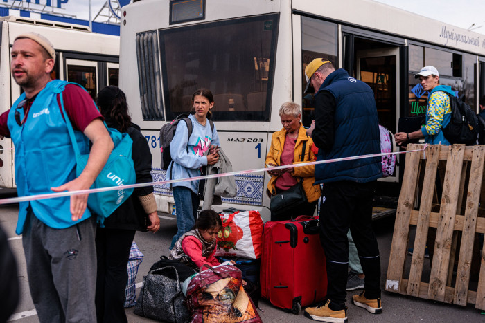 Lebih dari 300 Warga Ukraina Dievakuasi dari Kota Mariupol