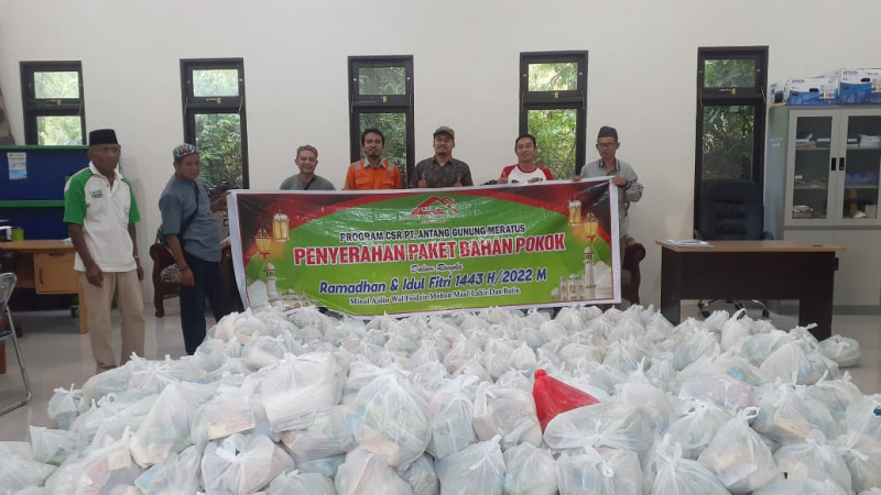 PT Antang Gunung Meratus Bagikan 9.000 Paket Sembako