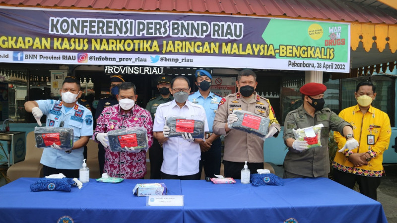 Bea Cukai Bengkalis dan BNNP Riau Gagalkan Penyeludupan 8 Kg Sabu