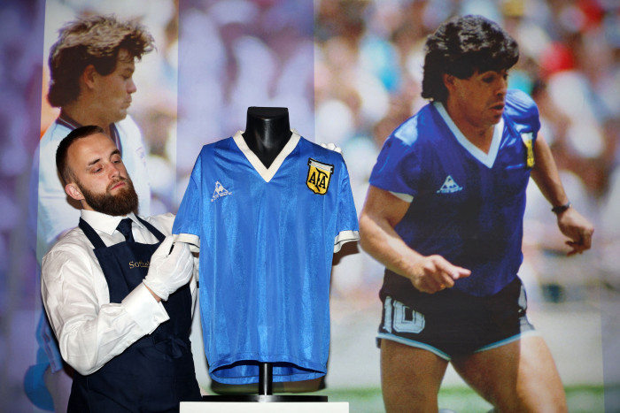 Jersey Tangan Tuhan Maradona Terjual Rp128,6 miliar