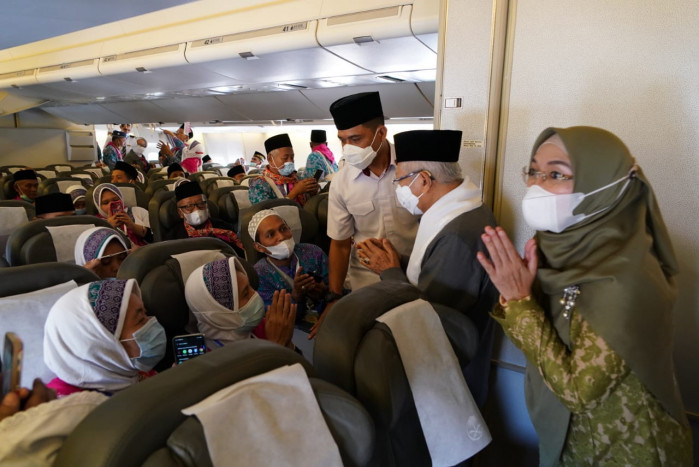 Lepas Kloter Pertama Haji, Wapres Minta Petugas Fokus Dampingi Jemaah