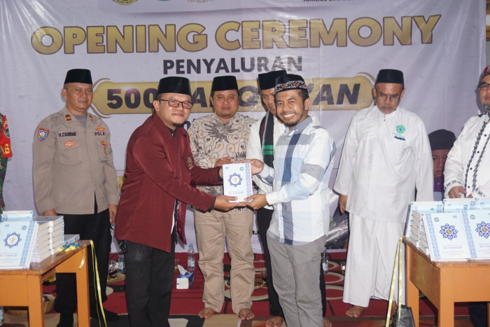 Yayasan Amirul Ummah Salurkan 5.000 Alquran di Cianjur