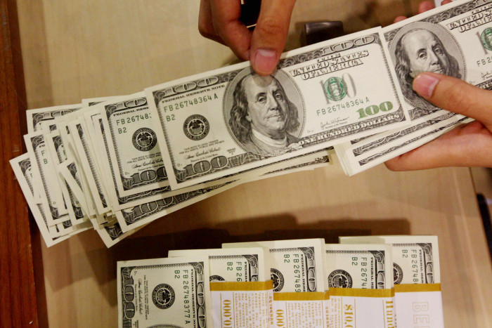 Dolar AS Melemah Diterpa Kekhawatiran Resesi AS