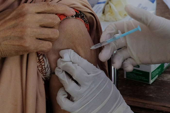 Satgas: Vaksin Booster Lindungi Warga dari Varian Baru