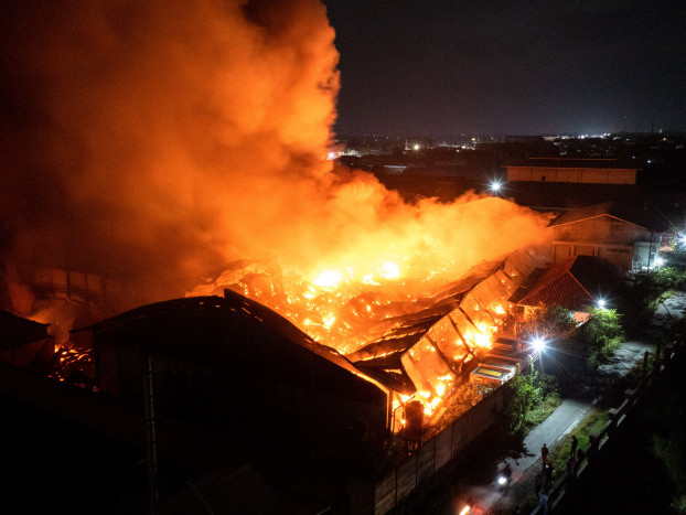 Dampak Kebakaran Pabrik Pupuk, Kota Semarang Diselimuti Asap