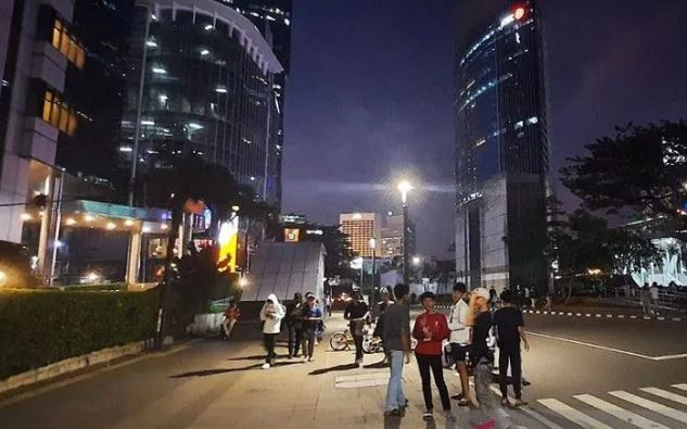 Tinjau Citayam Fashion Week, Anies Imbau Remaja 'SCBD' Jaga Kebersihan