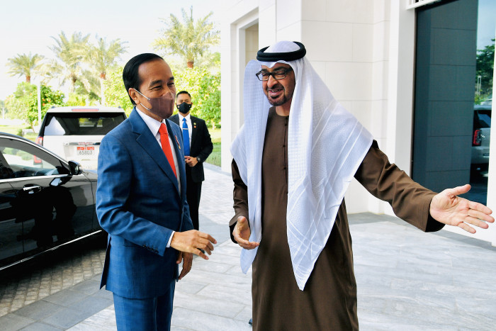 Presiden Jokowi Bertemu Mohamed Bin Zayed di Istana Al Shatie