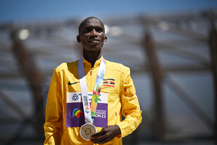 Joshua Cheptegei Pertahankan Gelar Dunia Lari 10.000 Meter Putra