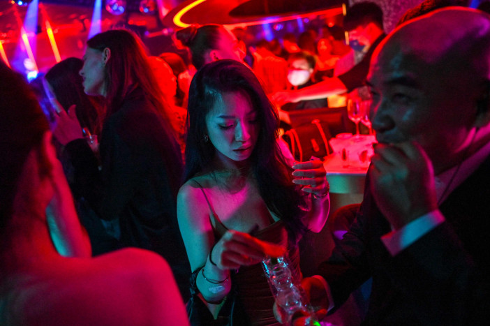 Lawan Covid-19, Shanghai Cabut Izin Dua Tempat Karoke